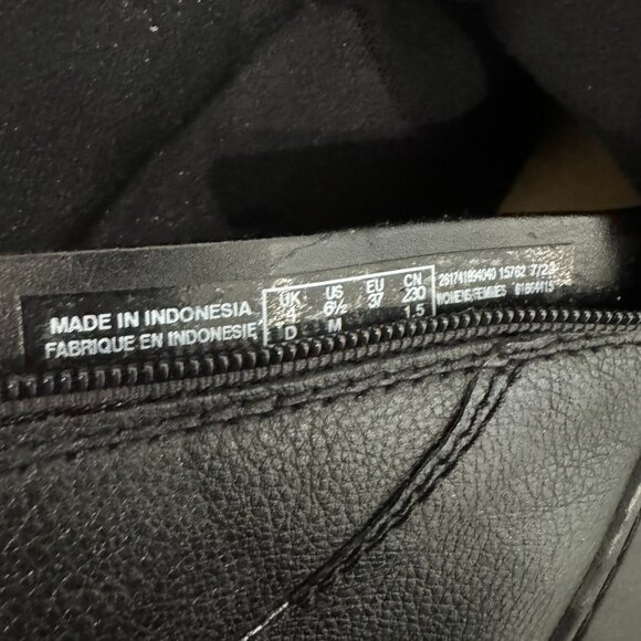 CLARKS Short Black Booties - Size 6.5 - Picture 6 of 9